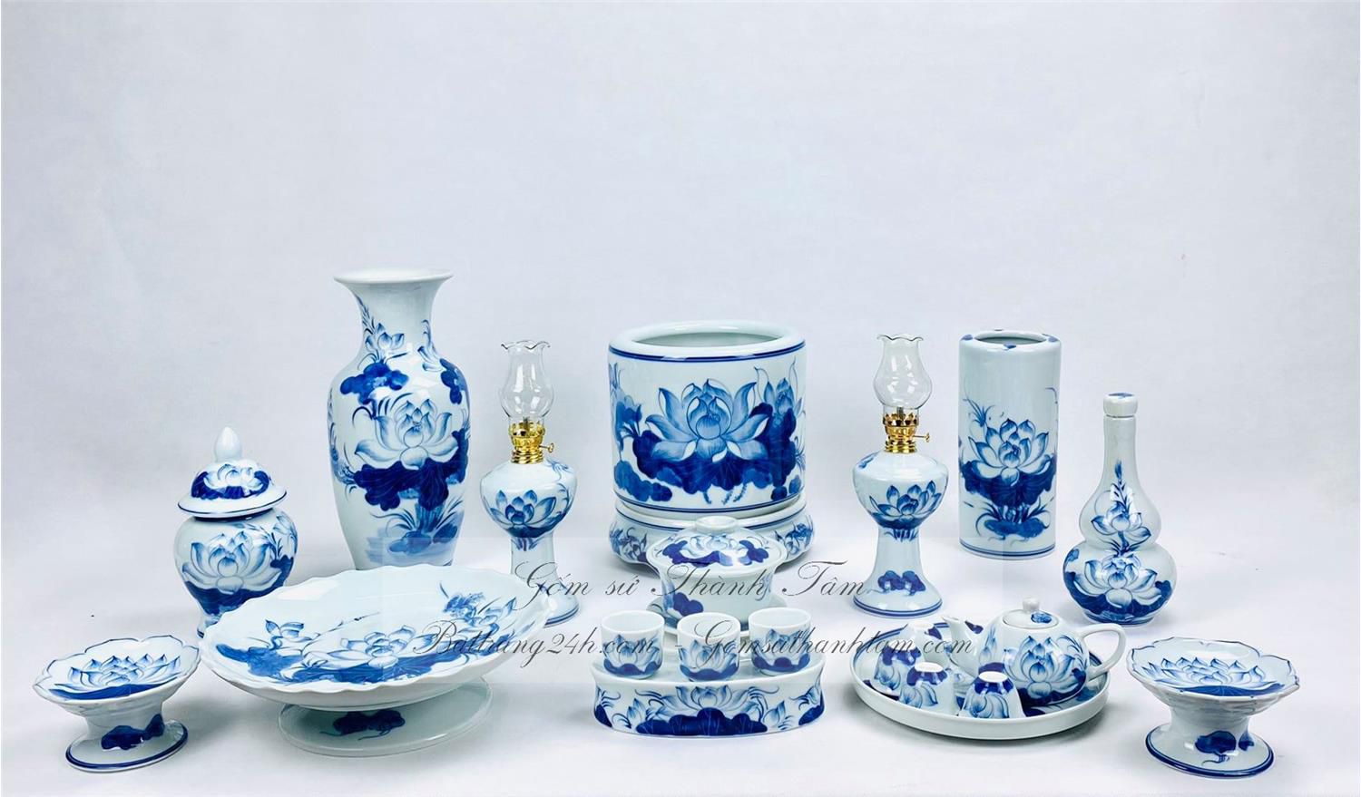 Giá thành bộ đồ thờ gia tiên đầy đủ men lam vẽ Hoa sen bằng tay tỉ mỉ, đẹp mắt gốm sứ Bát Tràng cao cấp, chất lượng dày dặn, giá thành tốt nhất